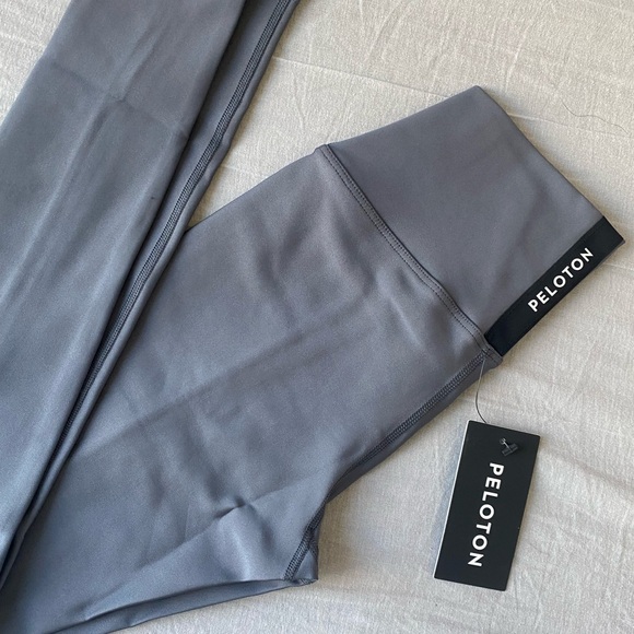 Peloton Front Slit Leggings Size XS NWT - Picture 6 of 9